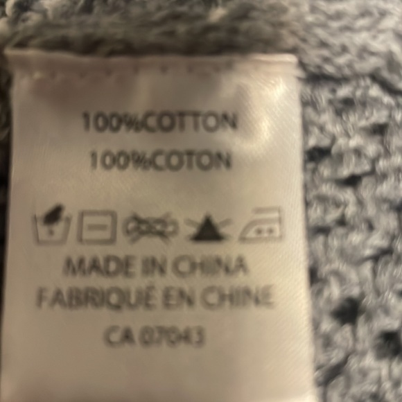 Cute summer knit tank top. Size large. - Picture 3 of 3